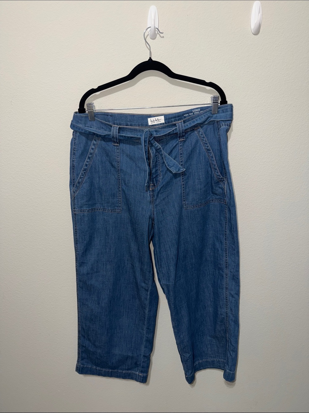 NWOT. Nicole Miller Blue Cropped Tie-Waist Jeans